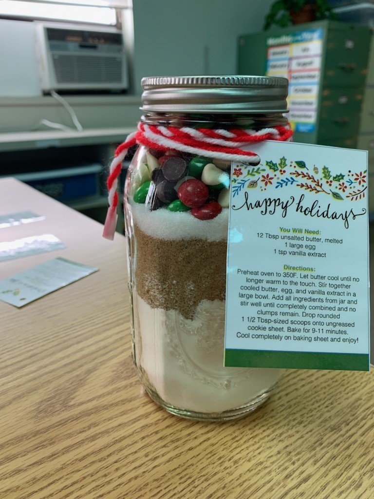 the finished product of a jar full of cookie mix ready to gift