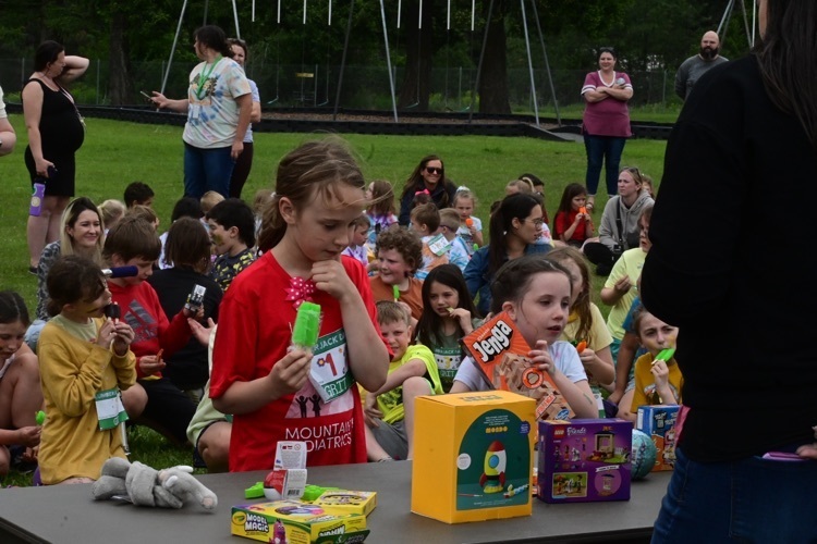 Thank you PTA for sponsoring the Lumberjack Dash and the yummy popsicles and cool prizes!!